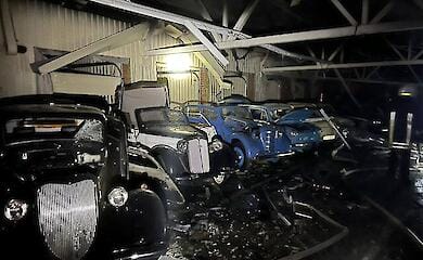 Російська дронова атака в Київській області: пошкоджено музей ретро-автомобілів, постраждали будинки та автомобілі