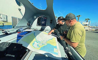 Український морпіх-ветеран і волонтер перетинають Атлантику на веслах заради реабілітації військових