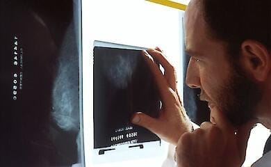 Врачи указали на симптом рака, который заметен лишь в утренние часы