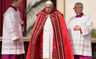 В Ватикане сообщили, как чувствует себя Папа и как долго он будет оставаться в больнице
