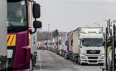 В Украине ввели новые правила пересечения границы: работает ли система "Шлях"