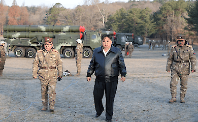 Лидер Северной Кореи призвал войска быть готовыми применить ядерное оружие