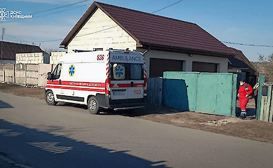 У Київській області в траві, що горіла, загинула жінка