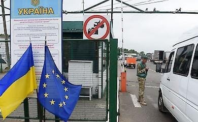 Як чоловіки 18-60 років зможуть вирішити питання військового обліку за кордоном: відповідь Офісу президента