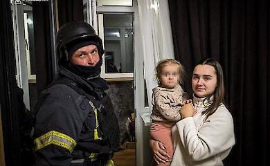 В Ірпені жінка під час повітряної тривоги опинилася заблокованою на балконі