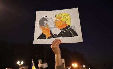 ЄС відхилив вимоги Трампа і Путіна: санкції та відключення від SWIFT залишаються чинними
