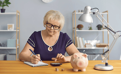 Як українцям за кордоном зберегти стаж та отримати пенсію: пояснення експерта