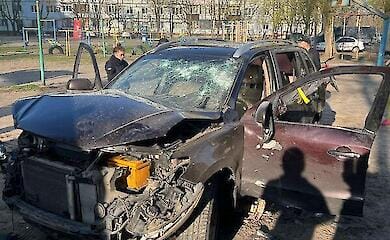 В Днепре при взрыве автомобиля пострадали чиновник и его жена