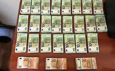Гражданка Украины попыталась вывезти за рубеж 250 тысяч евро наличными