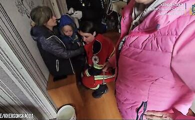 Женщина прикрыла собой ребенка при обстреле 