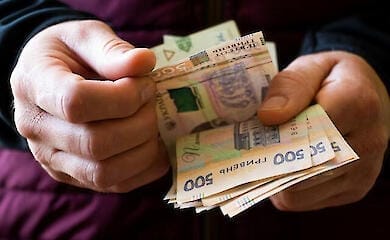 Хто з пенсіонерів отримуватиме надбавку до пенсії і кому вона призначена
