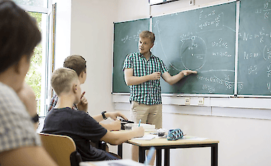 Ученикам будут платить "деньги" за оценки: куда их можно потратить