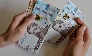 Крупные купюры вытесняют мелочь: банкноты 500 и 1000 гривен заняли почти весь наличный оборот