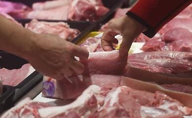 Цены на мясо в украинских супермаркетах за месяц выросли