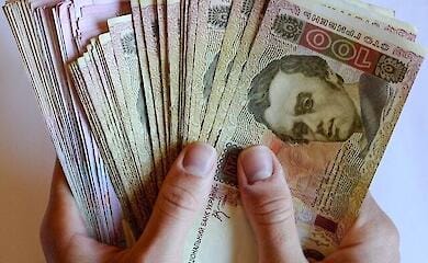 Пенсии, субсидии и больничные: кто из украинцев успеет получить выплаты до Пасхи