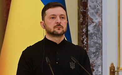 Зеленский продлил военное положение и мобилизацию в Украине 