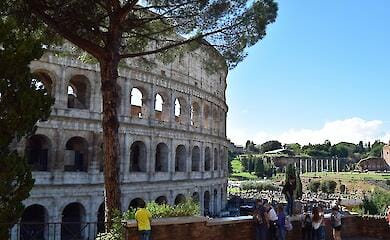 В Риме туристы пытались прорваться к закрытому из-за визита Вэнса Колизею