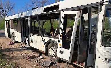 Россияне ударили дроном-камикадзе по автобусу в Марганце: 9 погибших, 30 раненых