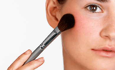 Весна 2025: як правильно носити рум'яна, щоб мати бездоганний вигляд