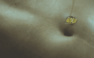 Касторовое масло в пупок: новый wellness-тренд, который работает