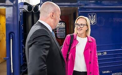 До Києва прибула тимчасова повірена у справах США Джулі С. Девіс