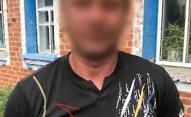 Мужчине сообщено о подозрении в изнасиловании дочери сожительницы