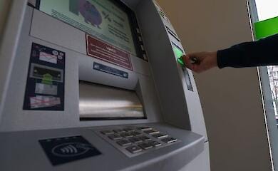 Банки зріжуть ліміти: скільки можна буде переказати карткою з 1 червня