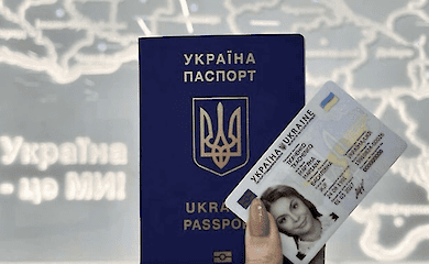 Кабмін спростив процедуру отримання паспортів для чоловіків за кордоном: як це працюватиме