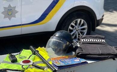 14-річна дівчинка випала з вікна школи в Києві: поліція з'ясовує обставини