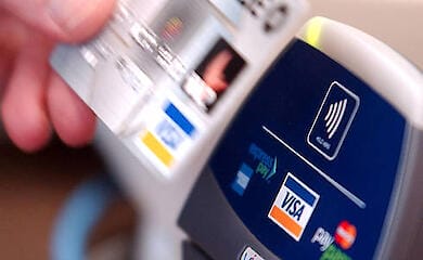 Банк может заблокировать счет из-за превышения лимита на переводы