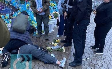 У Києві 33-річна жінка осквернила Алею Героїв: відео та фото з місця подій