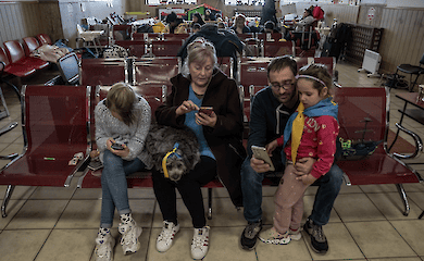 Які категорії українських біженців готові повернутися додому: що впливає на рішення