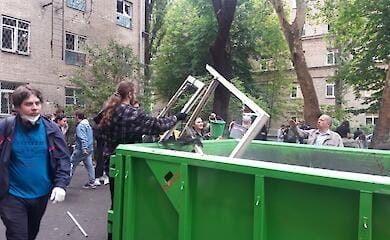 Уламки "Шахеда" впали на гуртожиток КНУ: постраждали четверо студентів