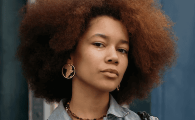 Топ-5 модних відтінків волосся на літо 2025: персик, какао і лимонний блонд