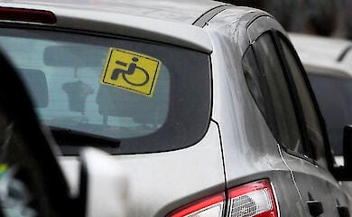 На водіїв з інвалідністю чекають нововведення під час паркування: що зміниться