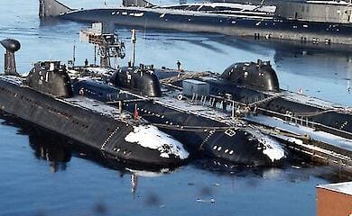 В Североморске, где расположены ядерные подводные лодки россиян, сообщают о взрывах
