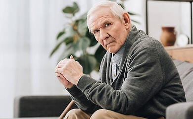 Может ли пенсионер стать на учет в службе занятости и получать пособие по безработице