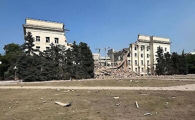 Росіяни знищили Херсонську обласну адміністрацію: фото наслідків