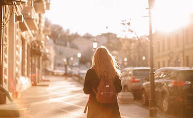 Украину покидают 17-летние девушки и парни: омбудсмен назвала причины 