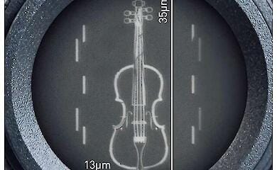 В університеті Лафборо створили мініатюрну скрипку розміром 35 мікрон