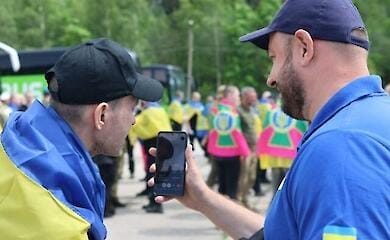 Новий обмін полоненими: додому повернулися бійці, яких вважали зниклими безвісти