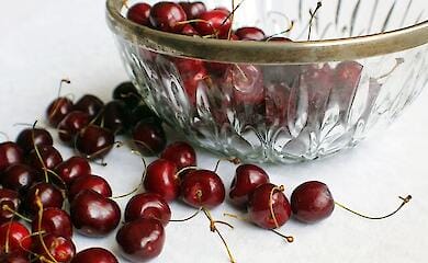 Весняні заморозки в Україні знищили половину врожаю черешні, вишні та абрикосів - ціни різко зростуть