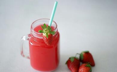 Як правильно варити компот із полуниці