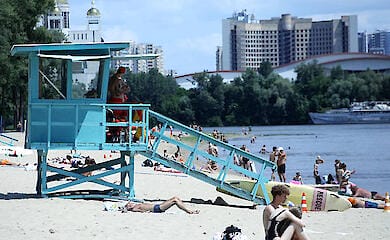 В Україні місцями "припече" до +30: де можливі дощі - прогноз погоди на сьогодні