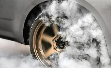 В Киеве разрабатывают механизмы борьбы с дрифтерами и громкими авто