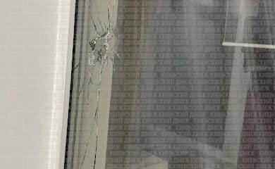 Куля ППО залетіла до ліжка киянина під час нічної атаки РФ: фото