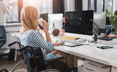 Роботодавцям пояснили, як отримати гроші на облаштування робочого місця для особи з інвалідністю