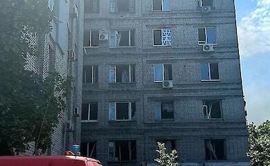 Удар по Дніпру: пошкоджено поїзд, школи, лікарню, є загиблі