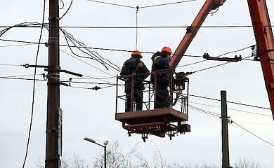 В Україні внаслідок негоди без світла залишились більше сотні населених пунктів