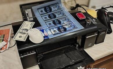Украинцам выдавали фальшивые деньги: полиция задержала банду аферистов